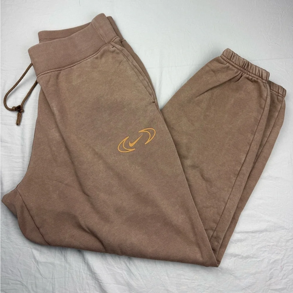 Nike women’s Tan brown Jogger Sweatpants size Small‎
